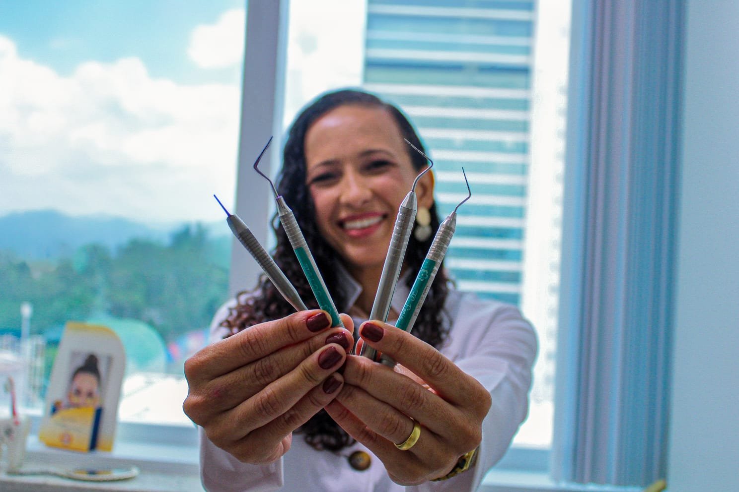 Dra. Fernanda em atendimento